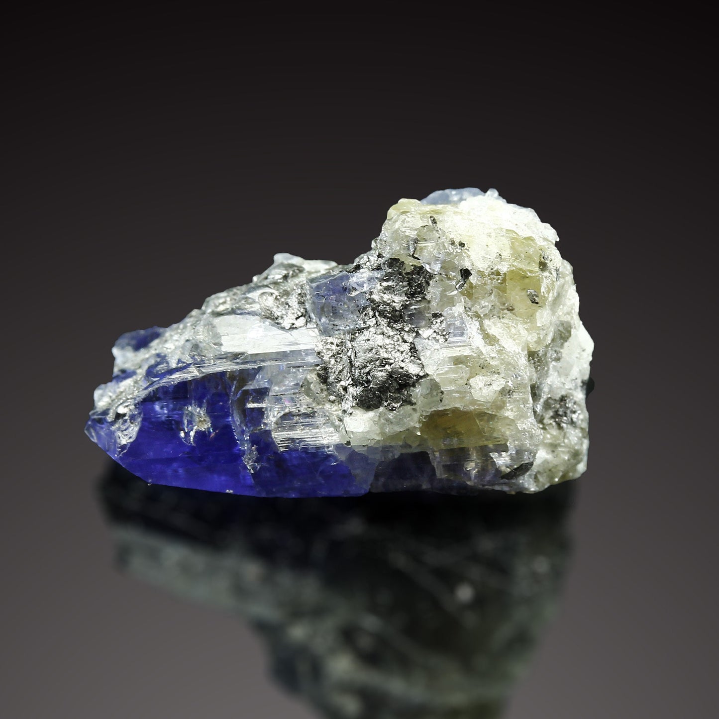 Natural TANZANITE Pleochroism, Blue Purple and Green from Tanzania