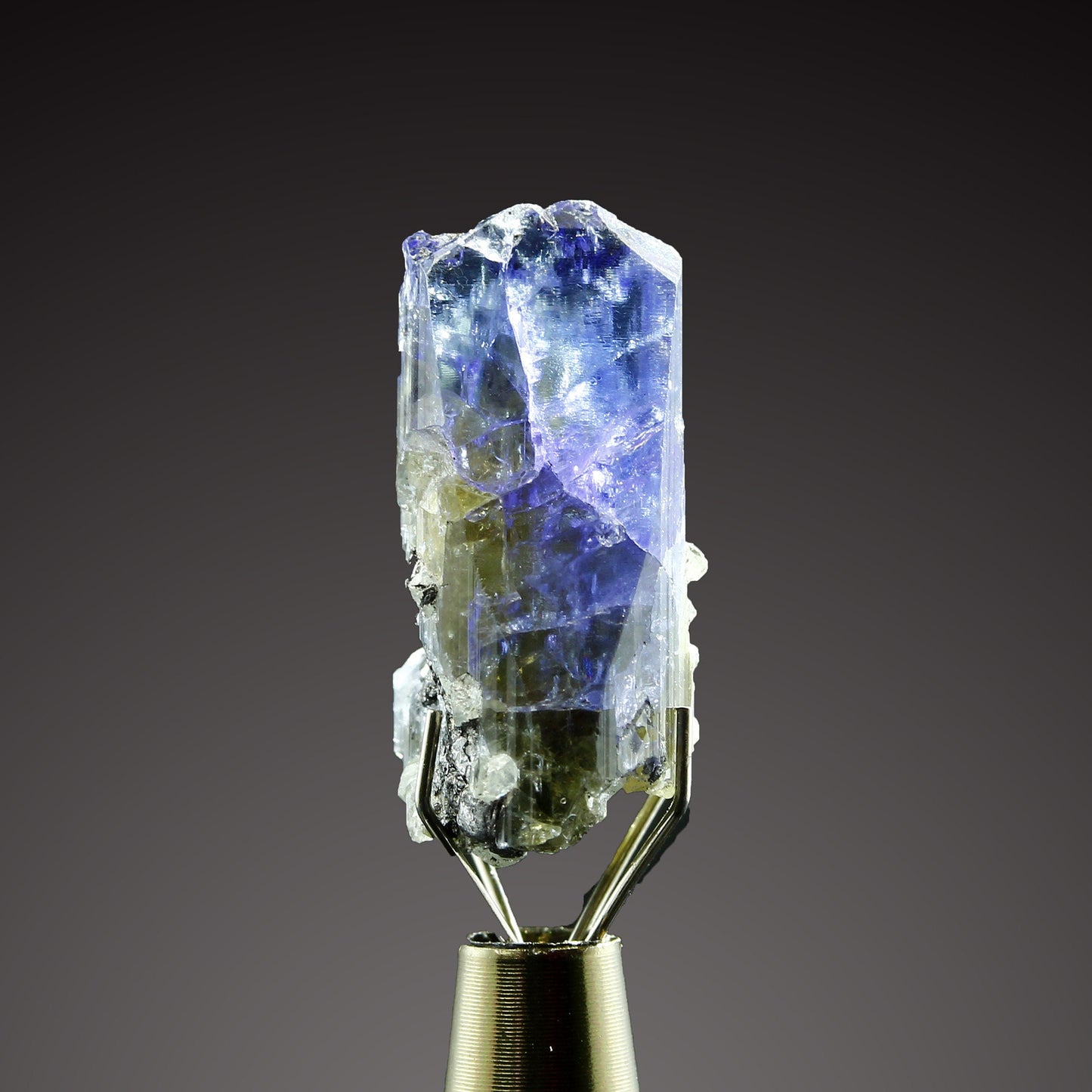 Natural TANZANITE Pleochroism, Blue Purple and Green from Tanzania